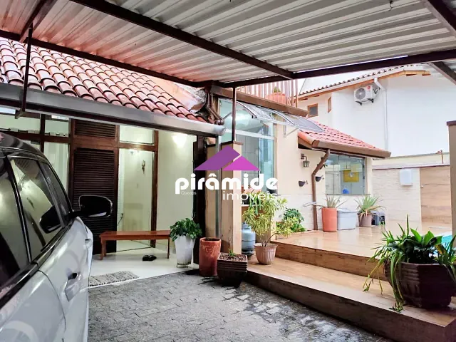 Casa com 300m² 3 quartos e 3 banheiros, à venda, no bairro Indaiá em Caraguatatuba