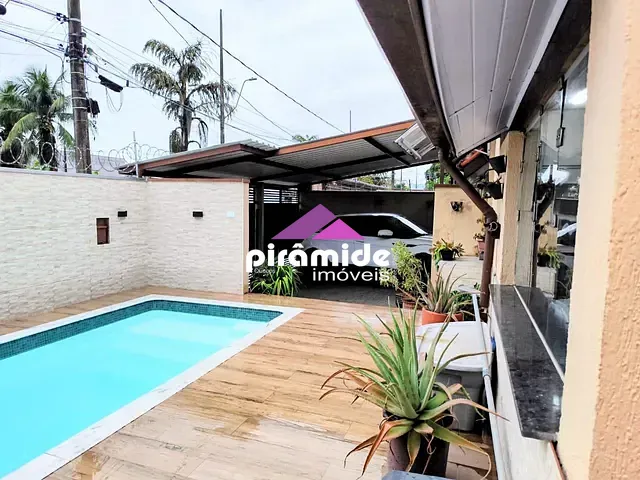 Casa com 300m² 3 quartos e 3 banheiros, à venda, no bairro Indaiá em Caraguatatuba