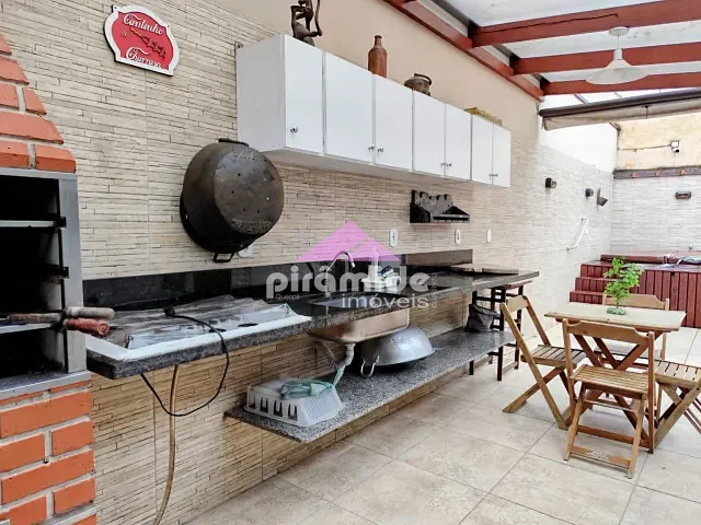 Casa com 300m² 3 quartos e 3 banheiros, à venda, no bairro Indaiá em Caraguatatuba