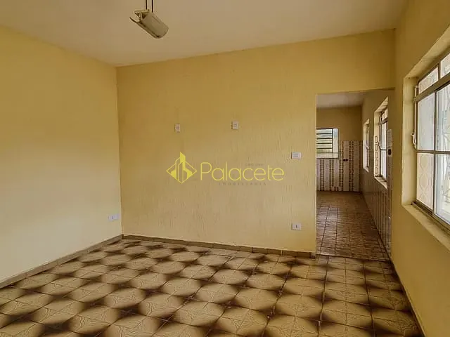 Casa com 1200m² 3 quartos e 1 banheiro, à venda, no bairro Moreira César em Pindamonhangaba