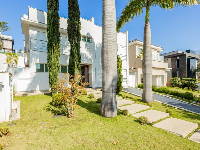 Casa com 488m² 4 quartos e 5 banheiros, à venda ou para alugar, no bairro  Alphaville em Barueri