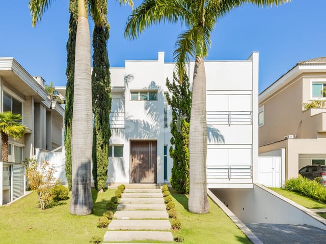 Casa com 488m² 4 quartos e 5 banheiros, à venda ou para alugar, no bairro  Alphaville em Barueri