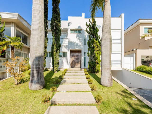 Casa com 488m² 4 quartos e 5 banheiros, à venda ou para alugar, no bairro  Alphaville em Barueri