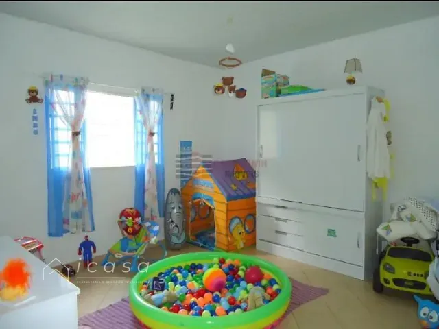 Casa com 1900m² 5 quartos e 3 banheiros, à venda, no bairro Sapé I em Caçapava