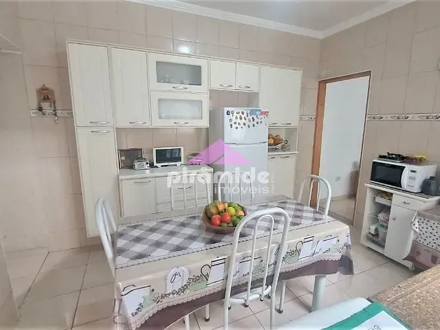Casa com 125m² 6 quartos e 3 banheiros, à venda, no bairro Jardim Satélite em São José dos Campos