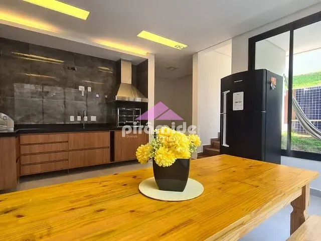 Casa com 472m² 4 quartos e 5 banheiros, à venda, no bairro Urbanova em São José dos Campos