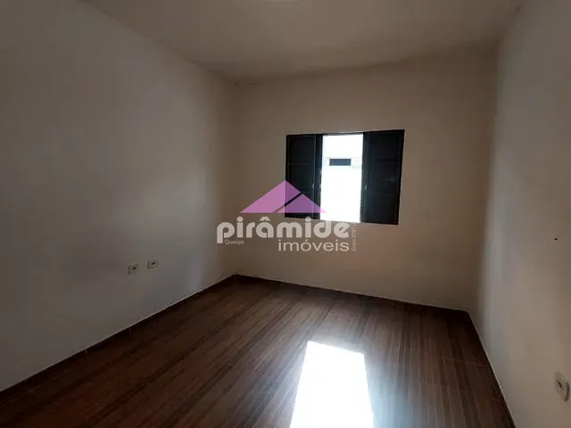 Casa com 250m² 4 quartos e 2 banheiros, à venda, no bairro Bosque dos Eucaliptos em São José dos Campos