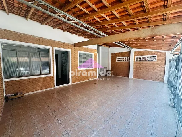 Casa com 250m² 4 quartos e 2 banheiros, à venda, no bairro Bosque dos Eucaliptos em São José dos Campos