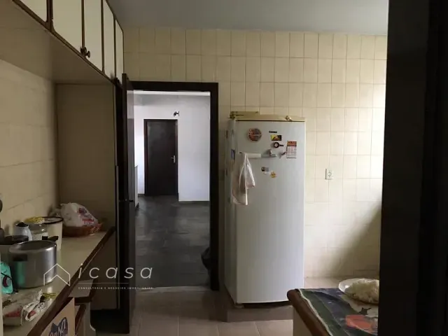 Casa com 330m² 4 quartos e 3 banheiros, à venda, no bairro Vila São João em Caçapava
