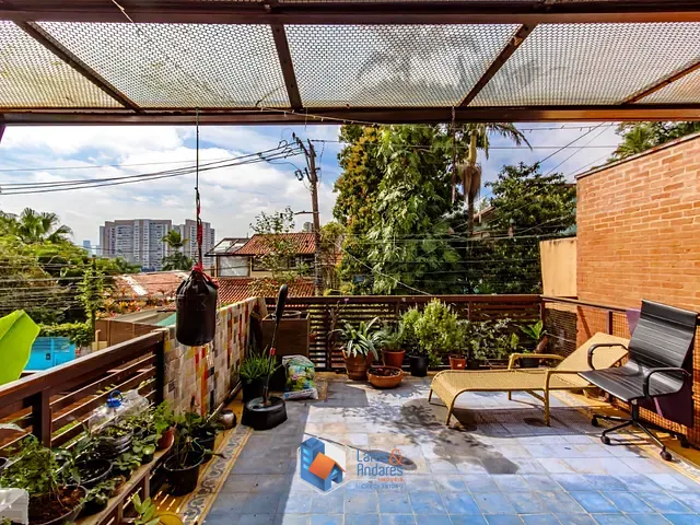 Casa com 300m² 3 quartos e 4 banheiros, à venda, no bairro Vila Pirajussara em São Paulo