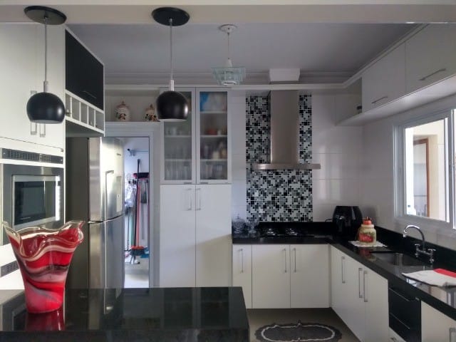Casa com 250m² 4 quartos e 5 banheiros, à venda, no bairro Piracangaguá em Taubaté