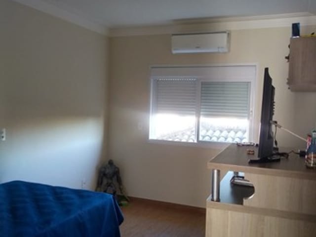 Casa com 250m² 4 quartos e 5 banheiros, à venda, no bairro Piracangaguá em Taubaté