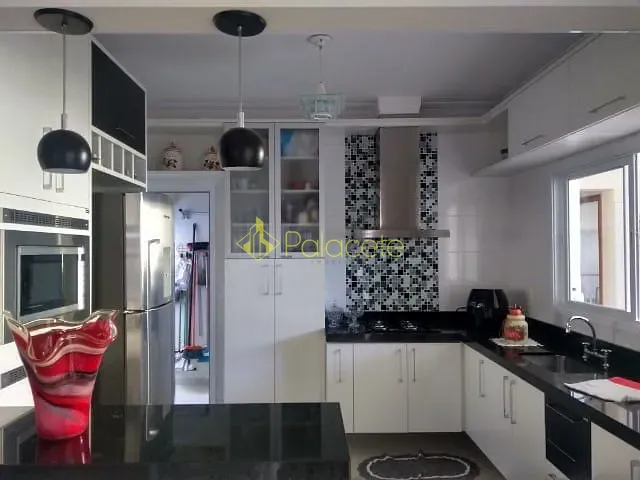 Casa com 250m² 4 quartos e 5 banheiros, à venda, no bairro Piracangaguá em Taubaté