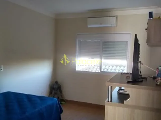 Casa com 250m² 4 quartos e 5 banheiros, à venda, no bairro Piracangaguá em Taubaté