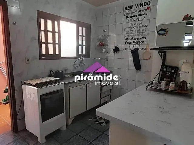 Casa com 164m² 2 quartos e 1 banheiro, à venda, no bairro Martim de Sá em Caraguatatuba