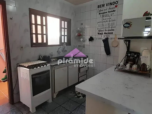 Casa com 164m² 2 quartos e 1 banheiro, à venda, no bairro Martim de Sá em Caraguatatuba