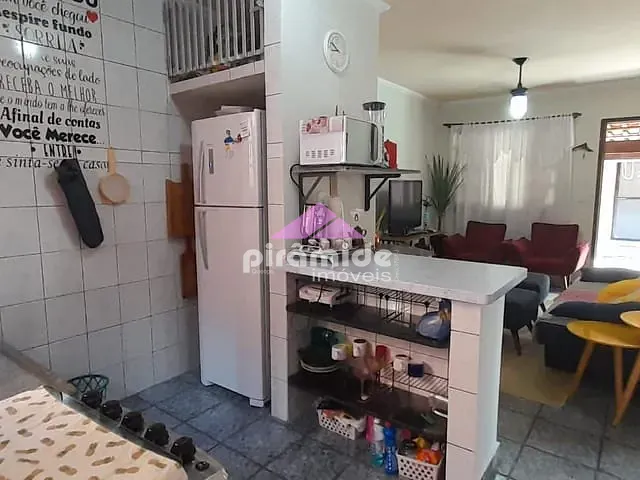 Casa com 164m² 2 quartos e 1 banheiro, à venda, no bairro Martim de Sá em Caraguatatuba
