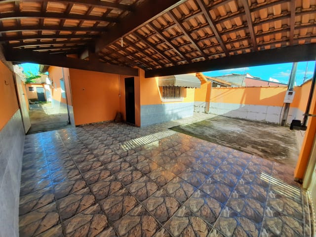 Casa com 300m² 3 quartos e 2 banheiros, à venda, no bairro Laerte Assunção em Pindamonhangaba