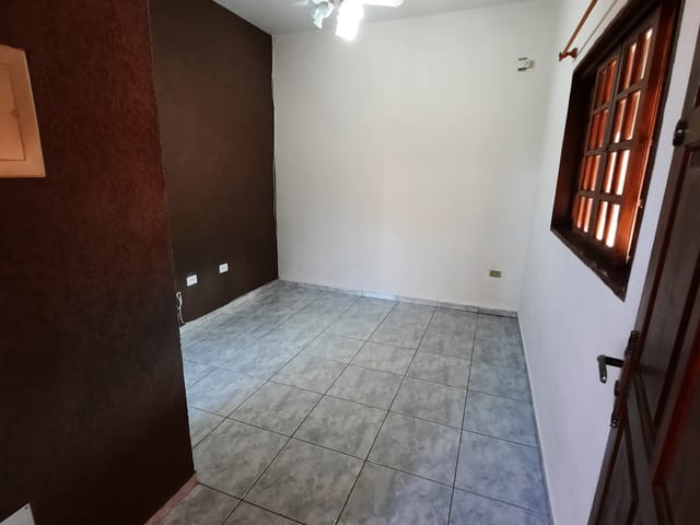 Casa com 300m² 3 quartos e 2 banheiros, à venda, no bairro Laerte Assunção em Pindamonhangaba