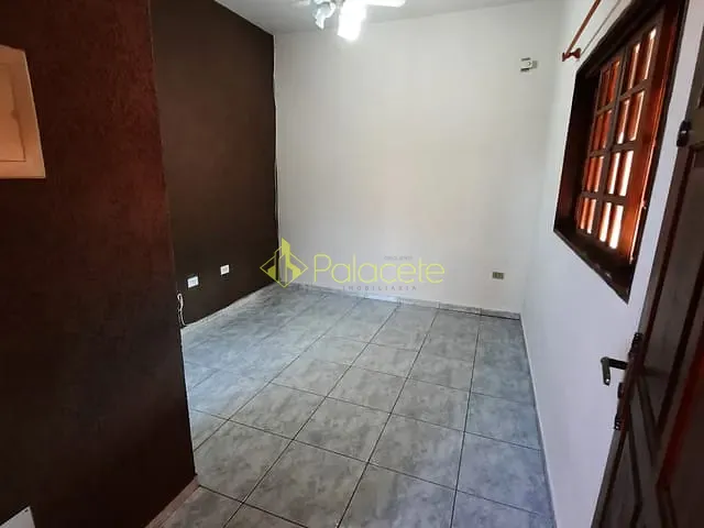 Casa com 300m² 3 quartos e 2 banheiros, à venda, no bairro Laerte Assunção em Pindamonhangaba