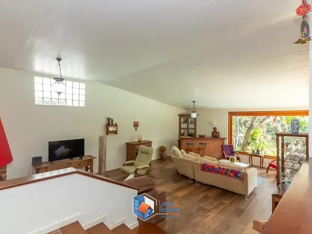 Casa com 965m² 4 quartos e 5 banheiros, à venda, no bairro Chácara Monte Alegre em São Paulo