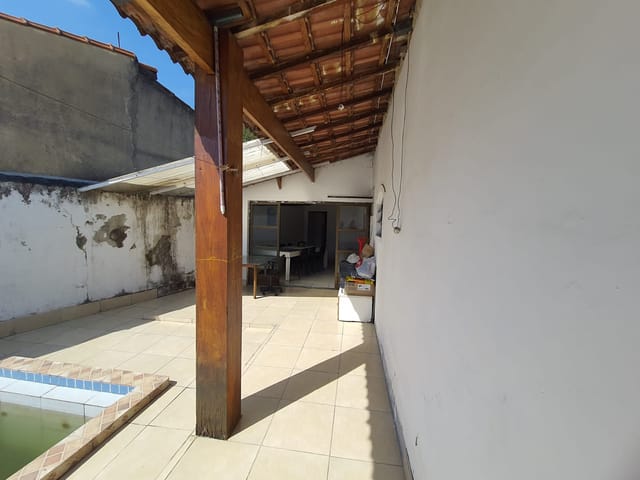 Casa à venda ou para alugar, no bairro Campos Elíseos em Taubaté