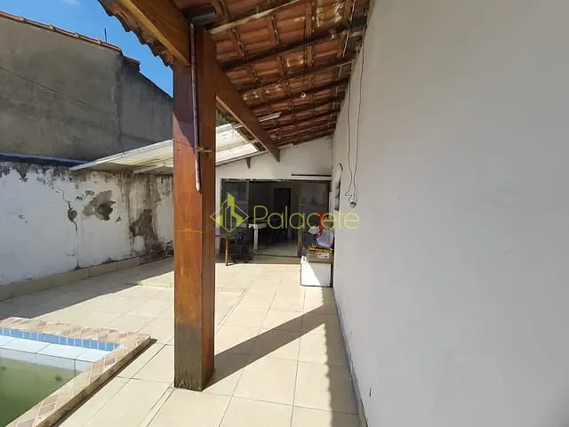 Casa à venda ou para alugar, no bairro Campos Elíseos em Taubaté
