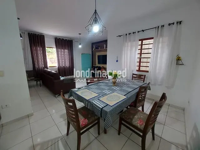 Casa com 300m² 3 quartos e 2 banheiros, à venda, no bairro Lagoa Dourada em Londrina