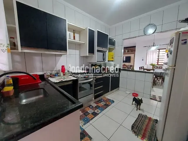 Casa com 300m² 3 quartos e 2 banheiros, à venda, no bairro Lagoa Dourada em Londrina