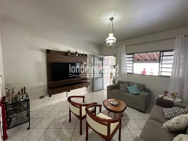 Casa com 156m² 3 quartos e 2 banheiros, à venda, no bairro Aragarça em Londrina
