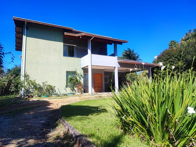 Casa com 2105m² 3 quartos e 3 banheiros, à venda, no bairro Parque Lago Azul em Pindamonhangaba