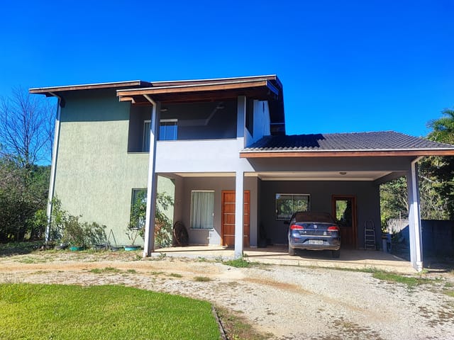 Casa com 2105m² 3 quartos e 3 banheiros, à venda, no bairro Parque Lago Azul em Pindamonhangaba