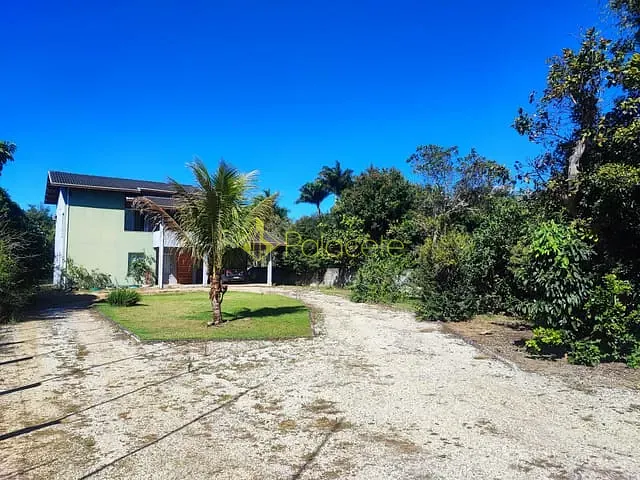 Casa com 2105m² 3 quartos e 3 banheiros, à venda, no bairro Parque Lago Azul em Pindamonhangaba