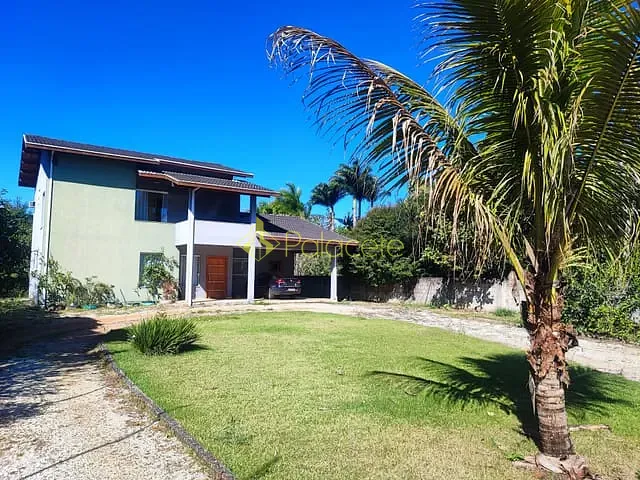 Casa com 2105m² 3 quartos e 3 banheiros, à venda, no bairro Parque Lago Azul em Pindamonhangaba
