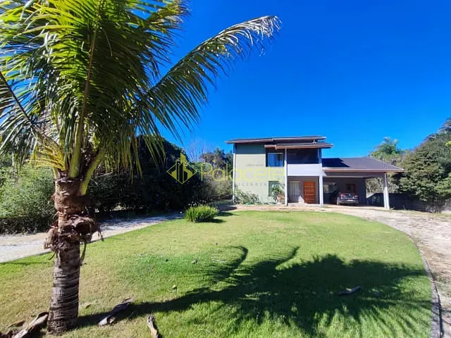 Casa com 2105m² 3 quartos e 3 banheiros, à venda, no bairro Parque Lago Azul em Pindamonhangaba