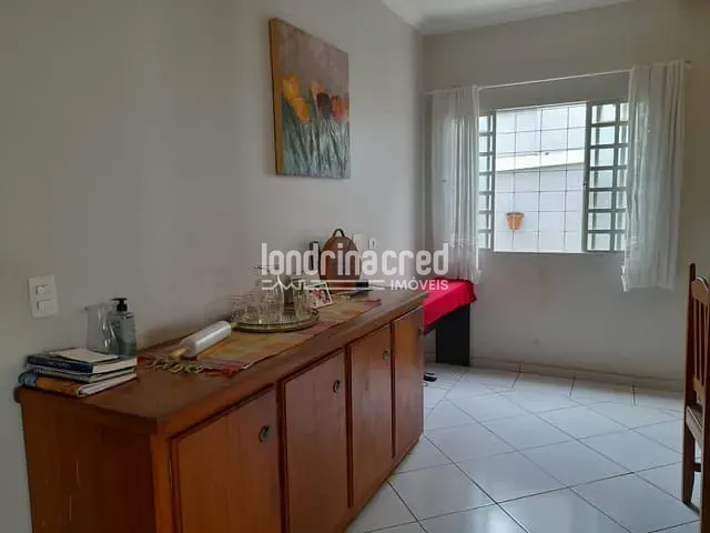 Casa com 330m² 3 quartos e 3 banheiros, à venda, no bairro Jardim Tsukamoto em Londrina