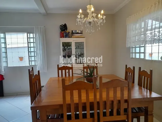 Casa com 330m² 3 quartos e 3 banheiros, à venda, no bairro Jardim Tsukamoto em Londrina