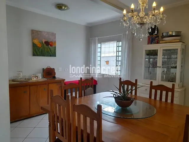 Casa com 330m² 3 quartos e 3 banheiros, à venda, no bairro Jardim Tsukamoto em Londrina