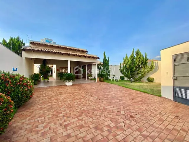 Casa com 514m² 3 quartos e 1 banheiro, à venda, no bairro Carandá Bosque em Campo Grande