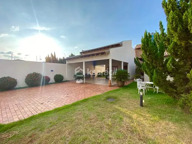 Casa com 514m² 3 quartos e 1 banheiro, à venda, no bairro Carandá Bosque em Campo Grande