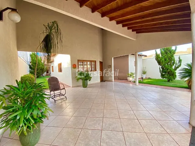Casa com 514m² 3 quartos e 1 banheiro, à venda, no bairro Carandá Bosque em Campo Grande