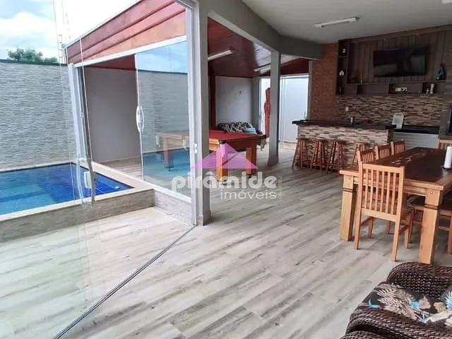 Casa com 300m² 3 quartos e 4 banheiros, à venda, no bairro Condomínio Terras do Vale em Caçapava