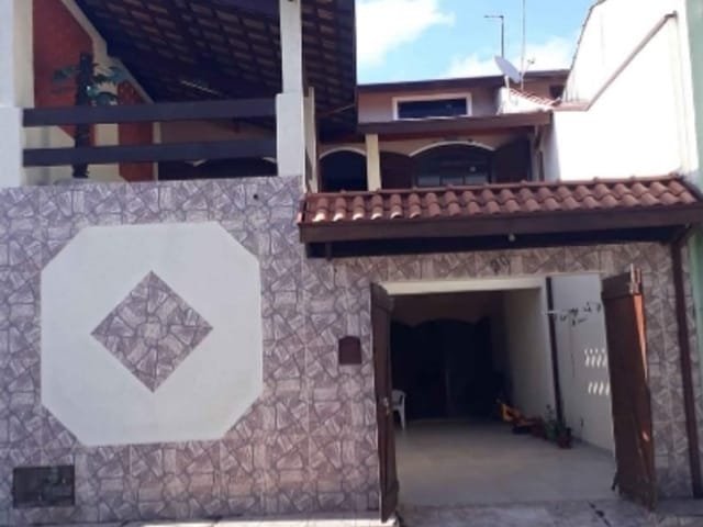 Casa 5 quartos e 2 banheiros, à venda, no bairro Piracangaguá em Taubaté