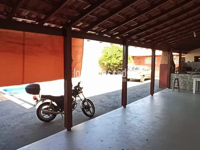 Casa com 442m² 4 quartos e 3 banheiros, à venda, no bairro Vila Brasil em Londrina