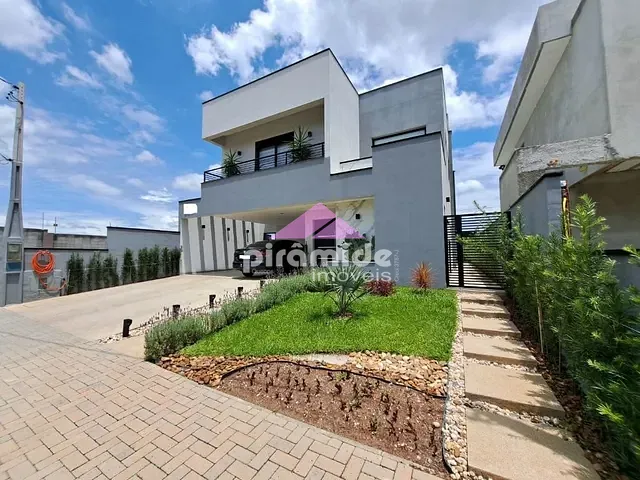 Casa com 300m² 4 quartos e 5 banheiros, à venda, no bairro Floresta em São José dos Campos