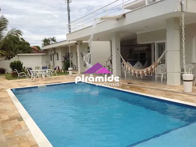 Casa com 1000m² 5 quartos e 6 banheiros, à venda, no bairro Praia das Palmeiras em Caraguatatuba