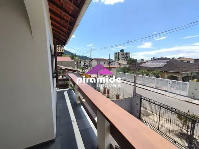 Casa com 220m² 3 quartos e 3 banheiros, à venda, no bairro Caputera em Caraguatatuba