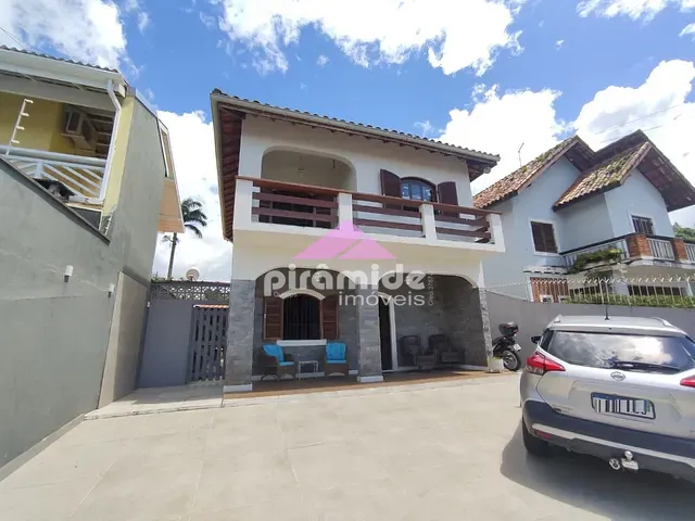 Casa com 220m² 3 quartos e 3 banheiros, à venda, no bairro Caputera em Caraguatatuba