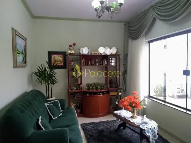 Casa com 250m² 3 quartos e 4 banheiros, à venda, no bairro Estiva em Taubaté