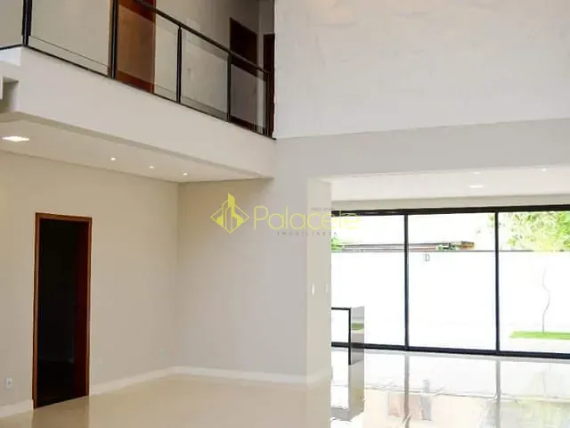 Casa com 245m² 4 quartos e 3 banheiros, à venda, no bairro Jardim Baronesa em Taubaté